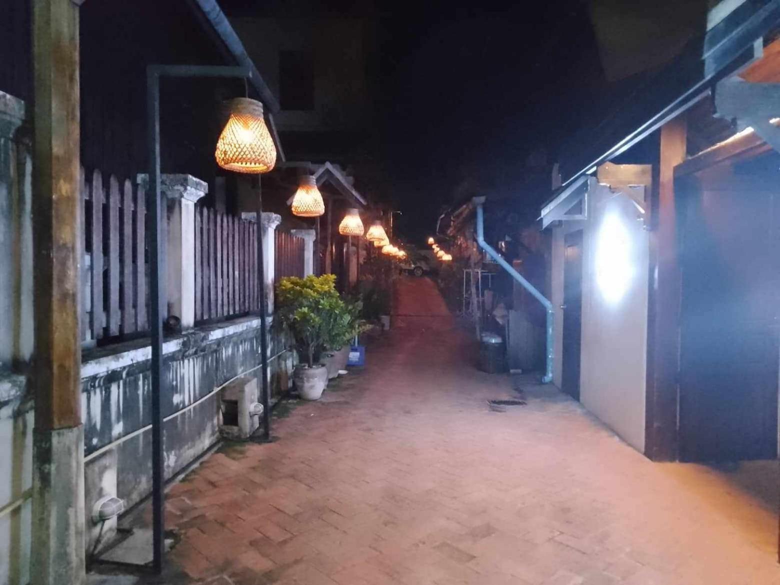 City Backpackers Center หลวงพระบาง ภายนอก รูปภาพ