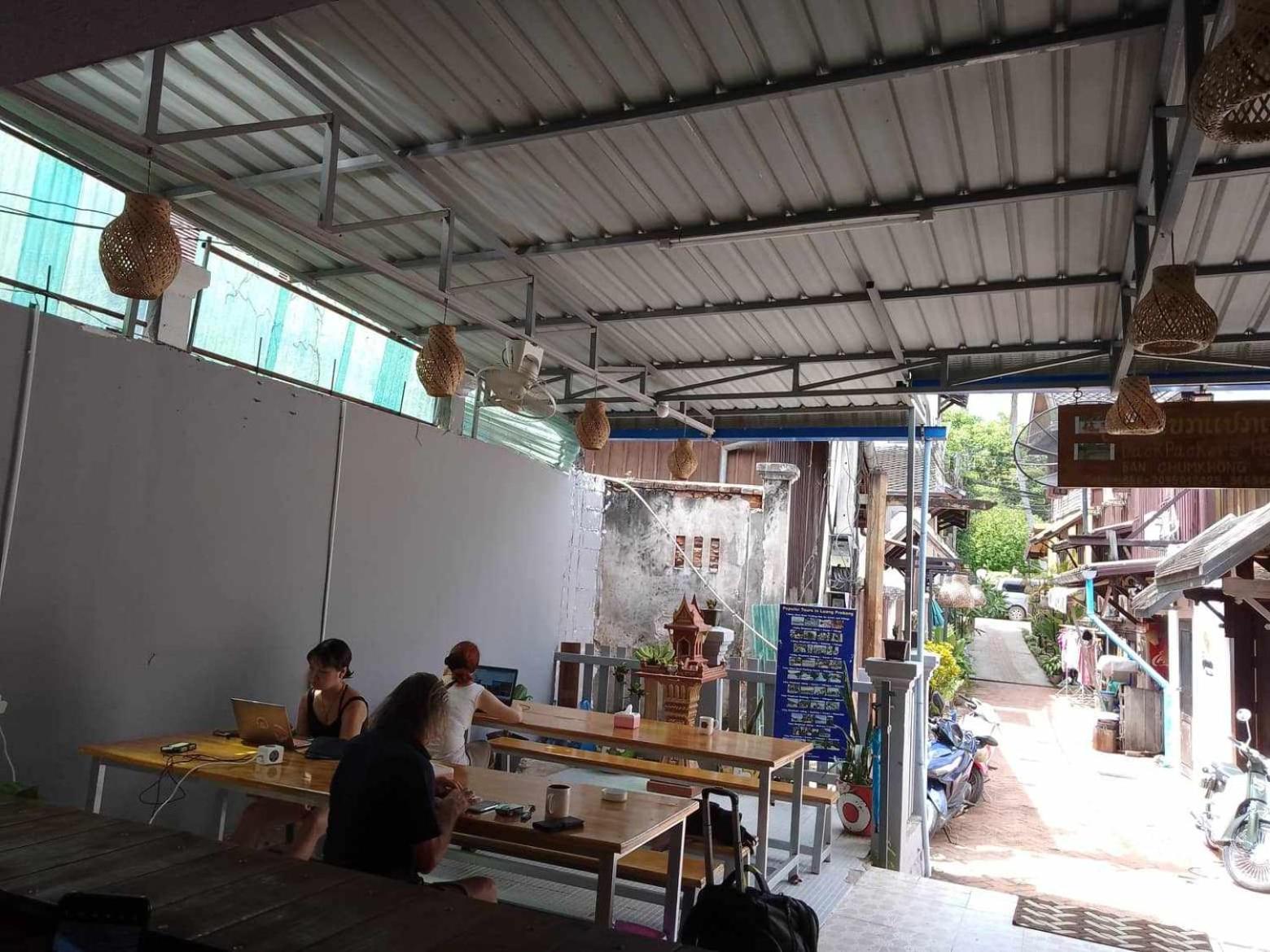 City Backpackers Center หลวงพระบาง ภายนอก รูปภาพ