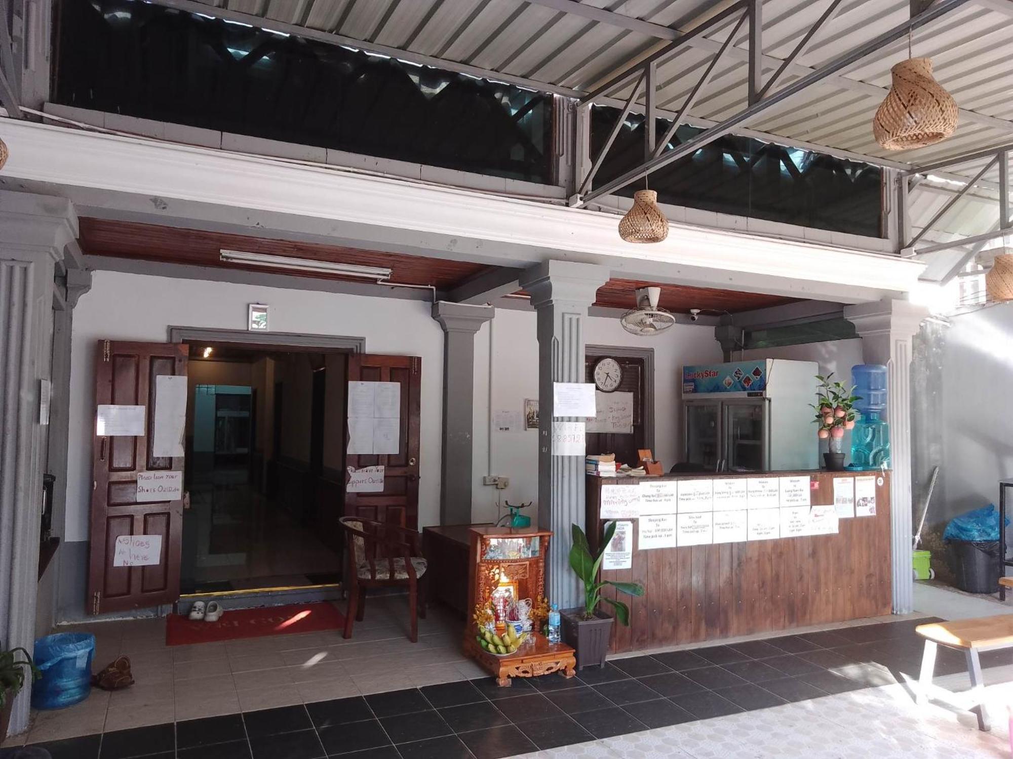 City Backpackers Center หลวงพระบาง ภายนอก รูปภาพ